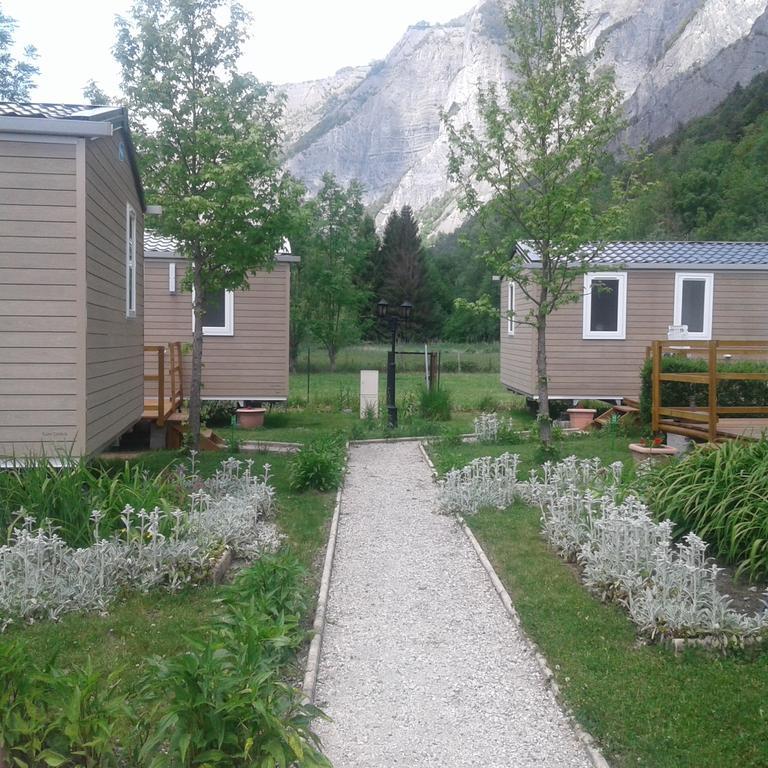 A La Rencontre Du Soleil - Camping Le Bourg-d'Oisans Exterior photo