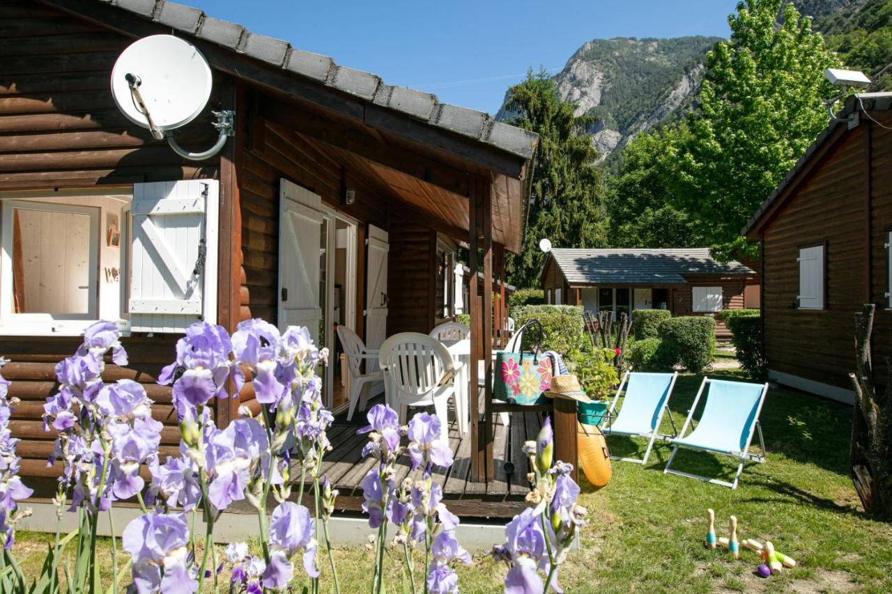 A La Rencontre Du Soleil - Camping Le Bourg-d'Oisans Exterior photo